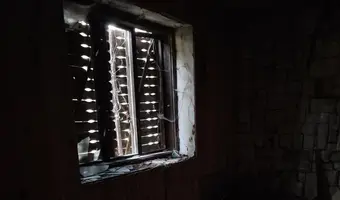 Stary dom w środku lasu