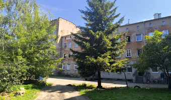 Opuszczona kamienica.