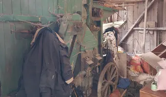 Gospodarstwo z mnóstwem fantów w garażach