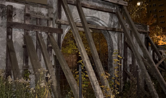 Stare zabytkowe stajnie na plebanii kościoła