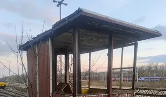 Opuszczone budynki przy torach - zdjęcie 3/4