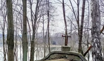 Opuszczony grobowiec - zdjęcie 2/2