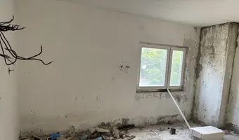 W części wyburzona betoniarnia