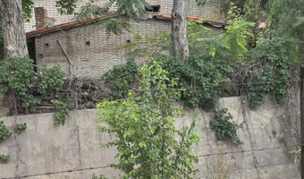 Opuszczony zakład z magazynem