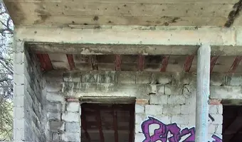 Niedokończony dom z autem - zdjęcie 3/10