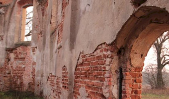 Ruiny późnogotyckiego kościoła pw. Ścięcia św. jana chrzciciela w chojnicy, chojnica / biedrusko