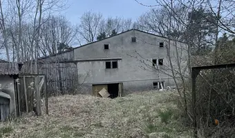 Opuszczone gospodarstwo i spalony domSady Opolskie