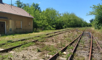 Przystanek kolejowy w Klęczanach,