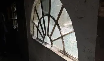 Opuszczony dom - zdjęcie 2/13
