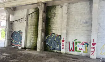 W części wyburzona betoniarnia
