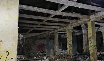 Mazowieckie, Płock - niedokonczony budynek oraz stare ruiny innego = 2w1