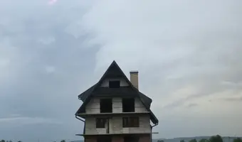 Opuszczony i niedokończony dom