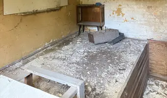 Opuszczony dom z lalką