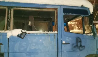 Stary porzucony bus - photo 2/4