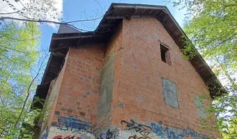 Niedokończona Willa obok Lotniska