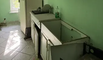 Opuszczony komis
