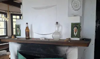 dwa opuszczone domki