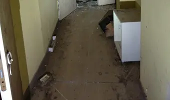 Opuszczony biurowiec przy starej fabryce, Wieliczka