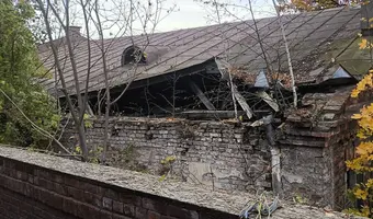 Mazowieckie, Płock - niedokonczony budynek oraz stare ruiny innego = 2w1