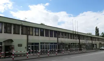 Opuszczona hala sportowa z hotelem - zdjęcie 2/2