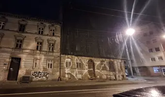 Opuszczonej kamienicy na niemierzyńskiej.