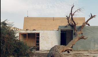 Opuszczone biuro i hotel należące do public realtions morza martwego, neve zohar, izrael