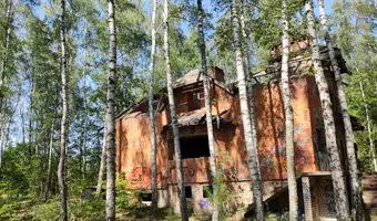 Niedokończona willa z garażem