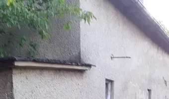 Dwupiętrowy opuszczony dom w Trzebini na Osiedlu Widokowym
