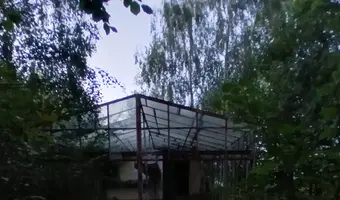 Dom ze szklarniami