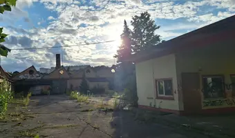 ( ? ) Fabryka / stacja dla samochodów