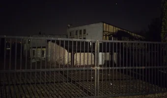 Pozostałości restauracji w sercu parku