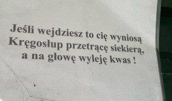 Opuszczony dom wielorodzinny,