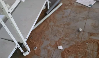 Opuszczony zakład p a w o