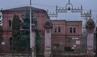 Ogromna fabryka włókiennicza,