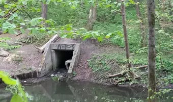 Opuszczone kanał ściekowy