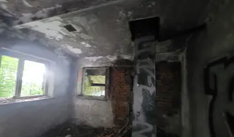 Ruiny górnej stacji wyciągu narciarskiego
