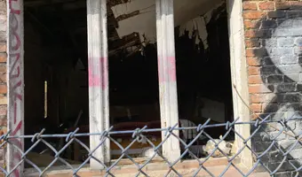 Mały opuszczony dom - zdjęcie 3/4