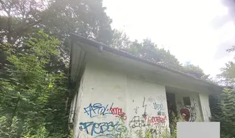 Opuszczone dwa budynki