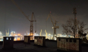 Opuszczona szkola/biurowiec