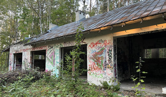 Niedokończona willa z garażem