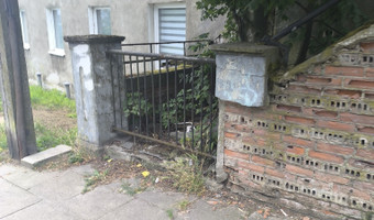 Opuszczona kamienica.