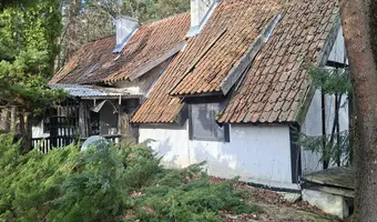 dwa opuszczone domki
