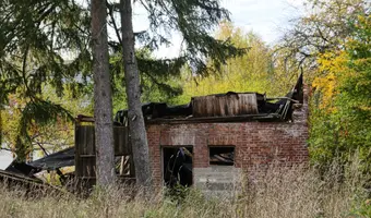 Ruiny domu i stodoły
