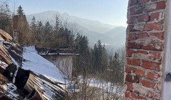 Spalony opuszczony dom wczasowy baca, zakopane