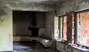 Opuszczony i niedokończony dom , siestrzeń