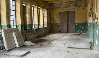 Hala na terenie wojskowym