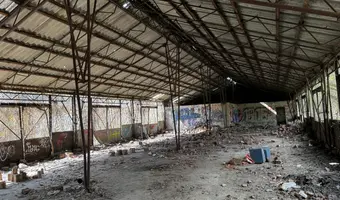 Brama pałacowa z piekarnią i stajnią