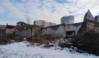 Opuszczone hale i budynek