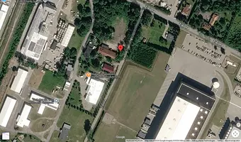 Opuszczony dom i budynki gospodarcze