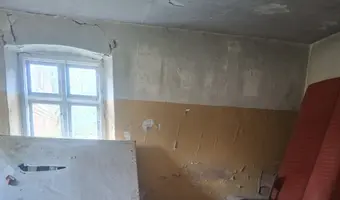 Opuszczony dom i stodoła